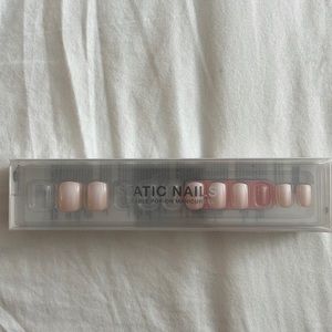 Static Nails Mademoiselle Square